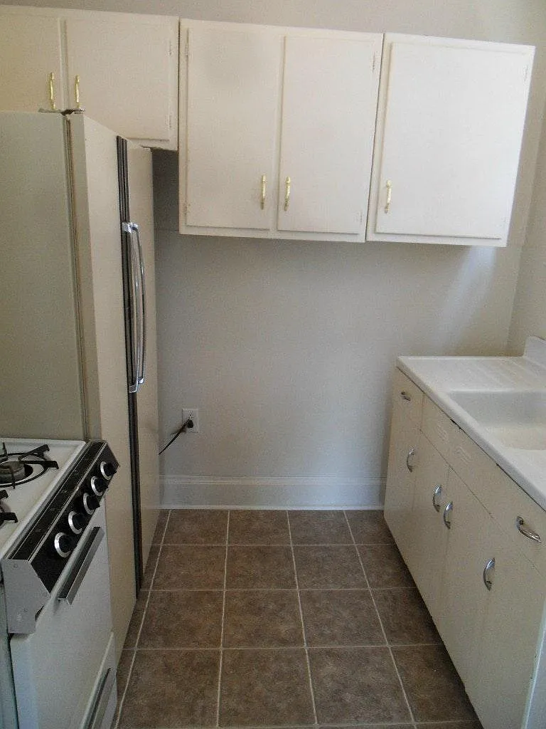 Studio, $1,025 — Photo 1