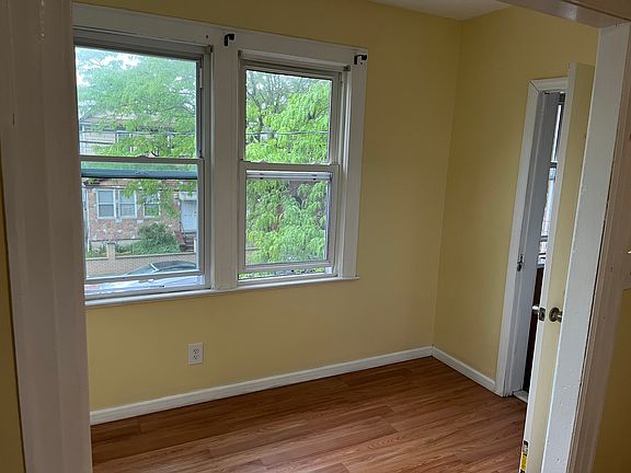 3rd image of 1095 Liverpool St #2