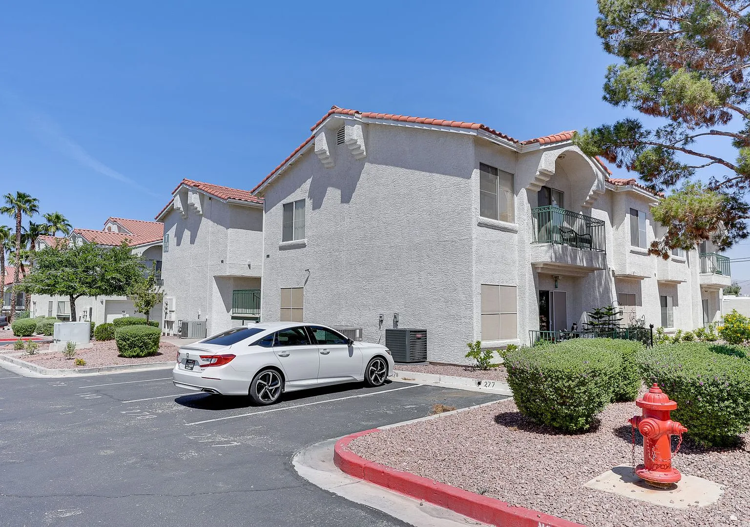2 Bed 2 Bath Condo Ready For Move In! — Photo 3