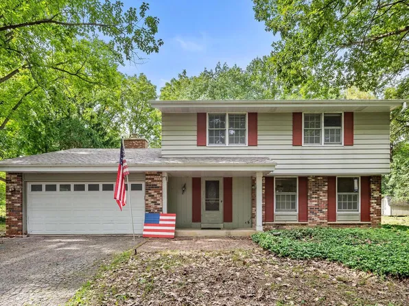 N10W27463 Rolling Ridge COURT, Waukesha, WI 53188