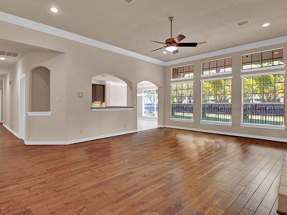 5th image of 2 Villa Bend Dr