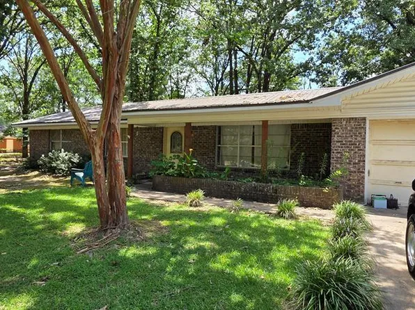 503 E 9th St, Hooks, TX 75561