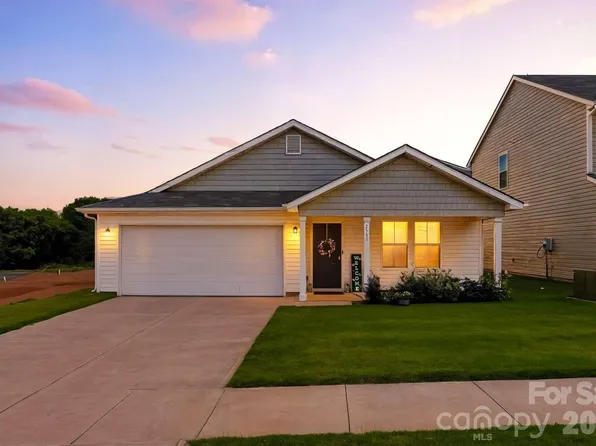 2560 Celestial Dr, Newton, NC 28658