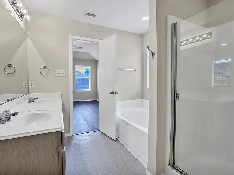 9641 Olivia Dr — Photo 6