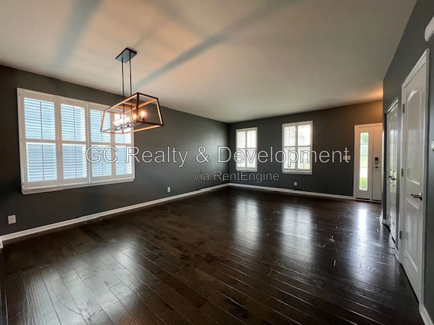 4 bed, 2.5 bath, 2638 sqft, $3,995 — Photo 2