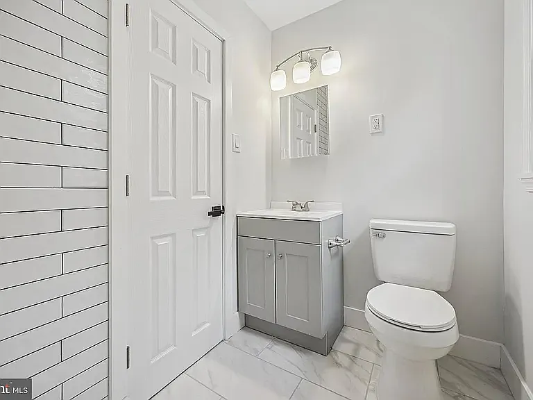 7028 Valley Ave #1 — Photo 10