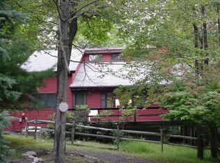 127 Game Trail Dr, Dingmans Ferry, PA 18328