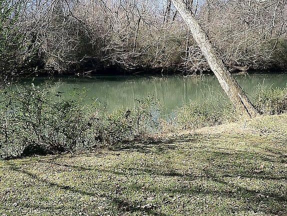 3rd image of 305 S Arrowhead Dr