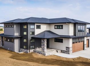 4803 Grey Hawk Ln, Bismarck, ND 58503
