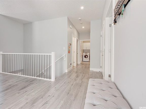 3rd image of UNIT #1-3206 11Th STREET W