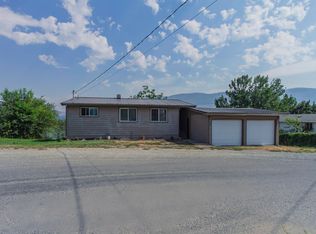 38 Hart Rd, Oroville, WA 98844