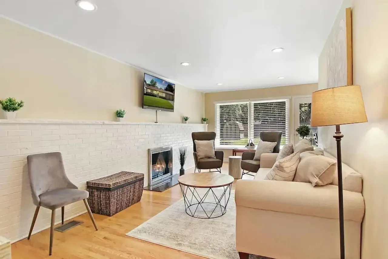 5 bed, 1950 sqft, $6,500 — Photo 1