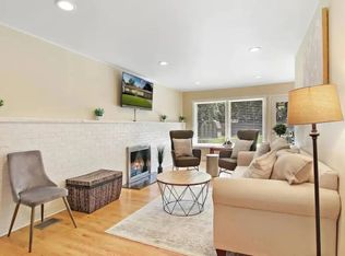 125 E Sunnyside Ave, Libertyville, IL 60048