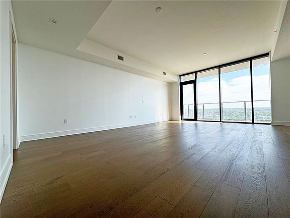 5th image of 788 W Marietta St #1107