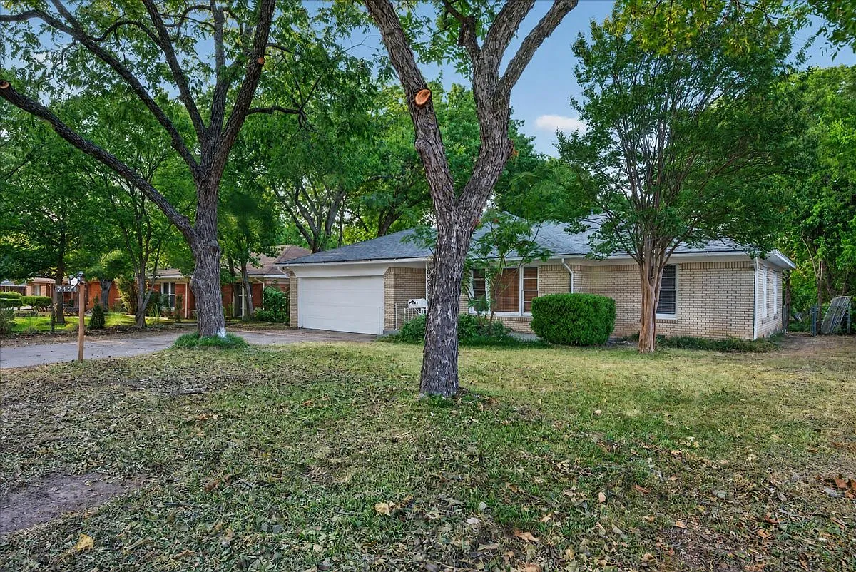 3 bed, 1396 sqft, $2,200 — Photo 4