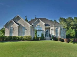 1307 Maple Creek Ave, Loganville, GA 30052