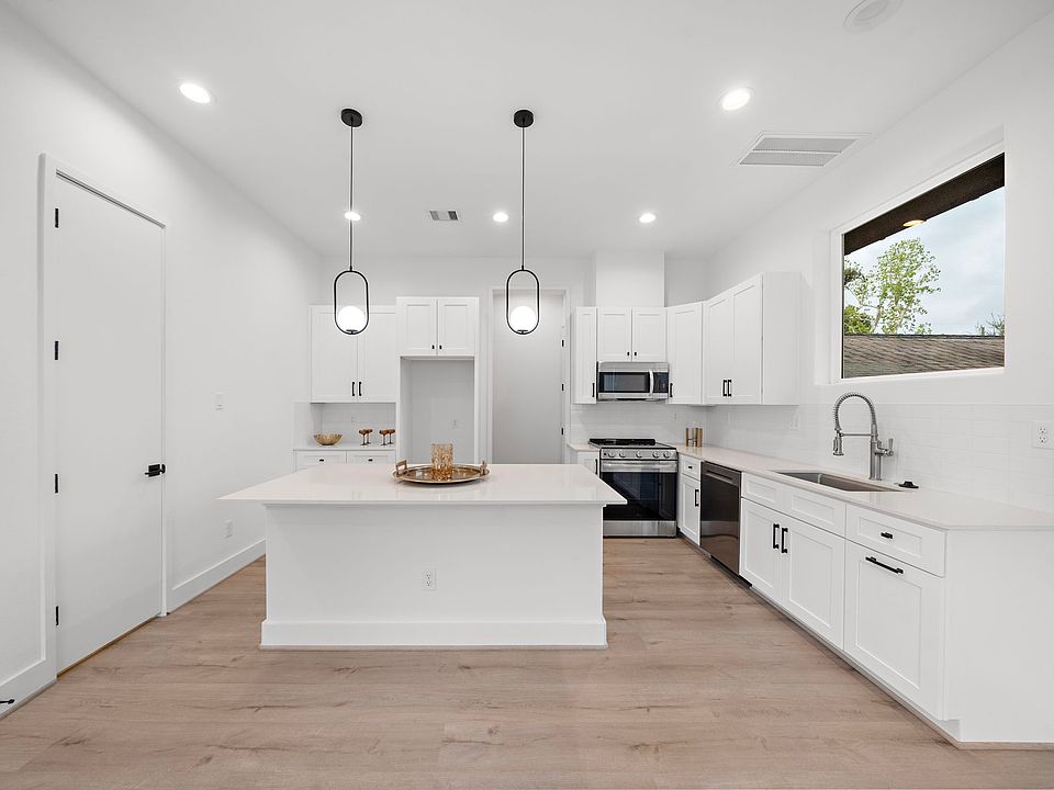 Kitchen view as you walk through the door
