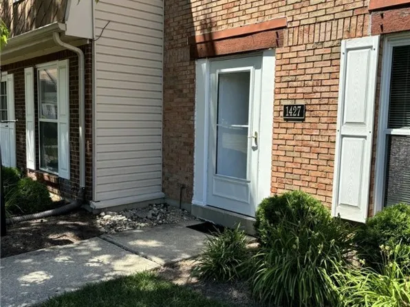 1427 Crown Point Ct, Dayton, OH 45434