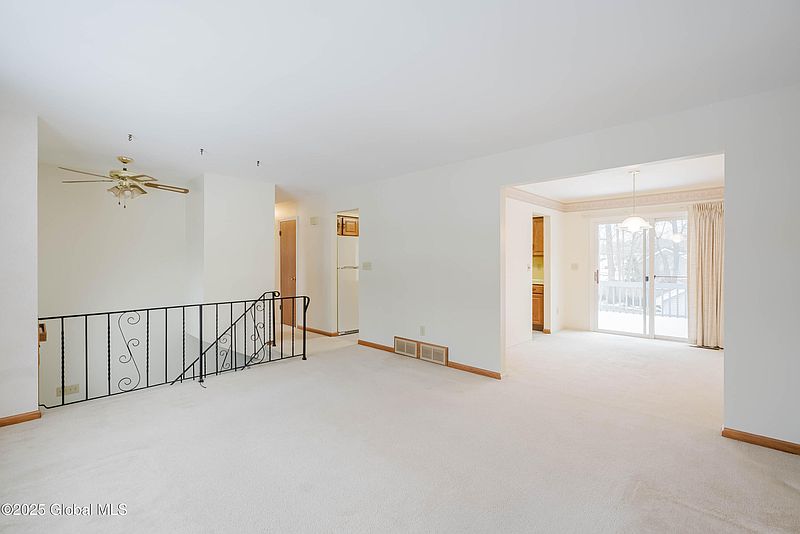 4th image of 5218 Linden Court