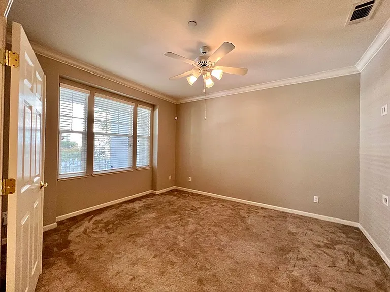 720 Wintergreen Ct — Photo 5