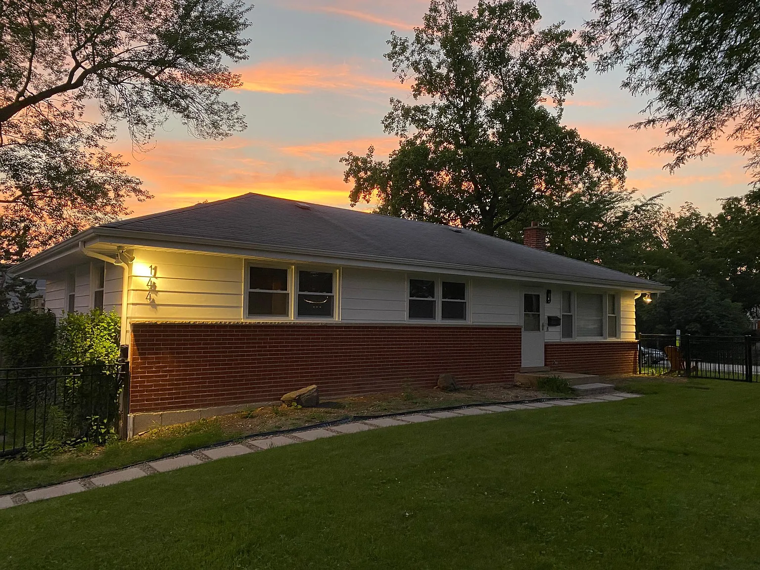 3 bed, 1.5 bath, 1176 sqft, $4,250 — Photo 1