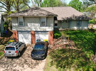 5802 Larsen Ln, Shawnee, KS 66203