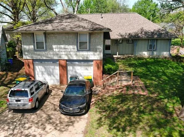 5802 Larsen Ln, Shawnee, KS 66203
