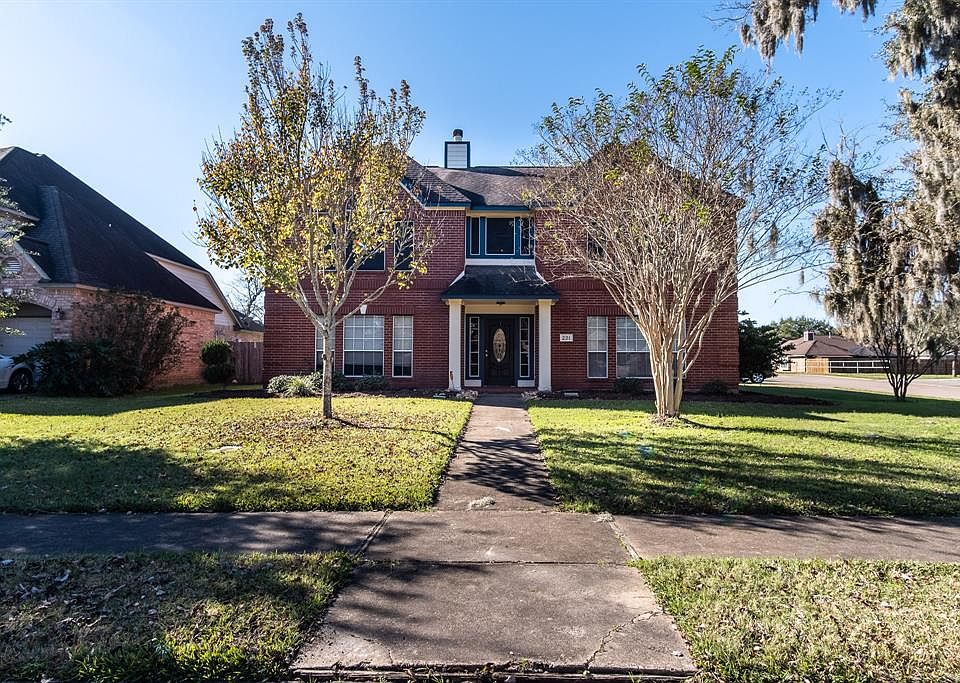 1st image of 221 Rosemary Ln