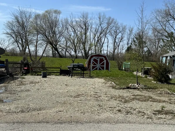 24 Dinosaur Rd, Wilmington, IL 60481