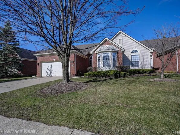 1074 Andover Cir, Walled Lake, MI 48390