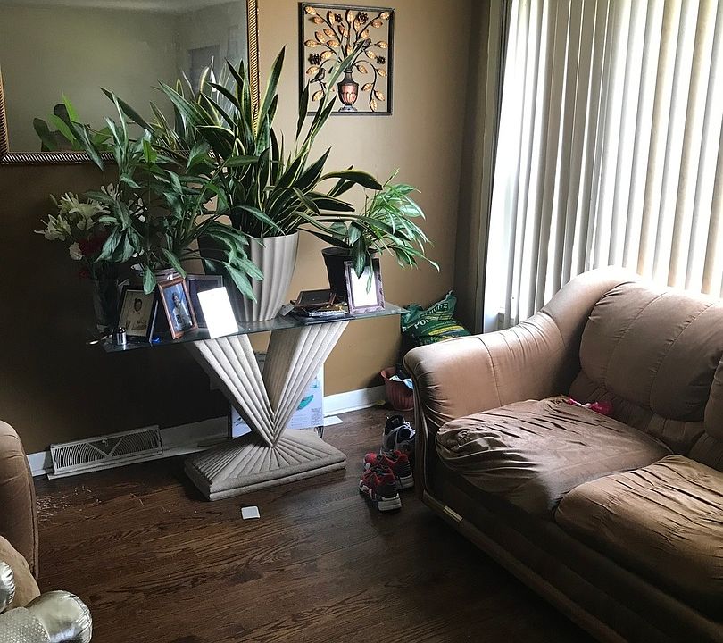 2nd image of 1007 W 102nd St