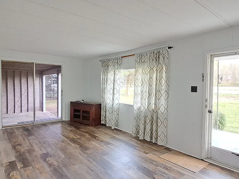 5632 US Highway 70 E — Photo 10