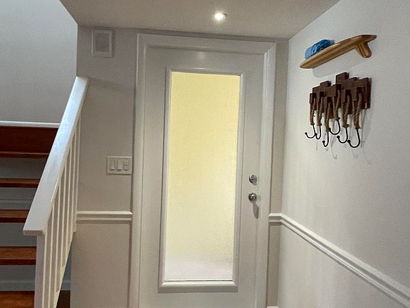 4th image of 3541 Harbor Cir