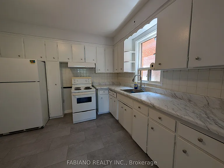 5 Hertford Ave #2 — Photo 7