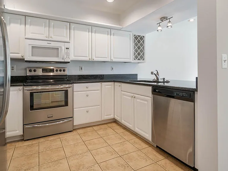 45 Queen Neva Ct #B — Photo 12