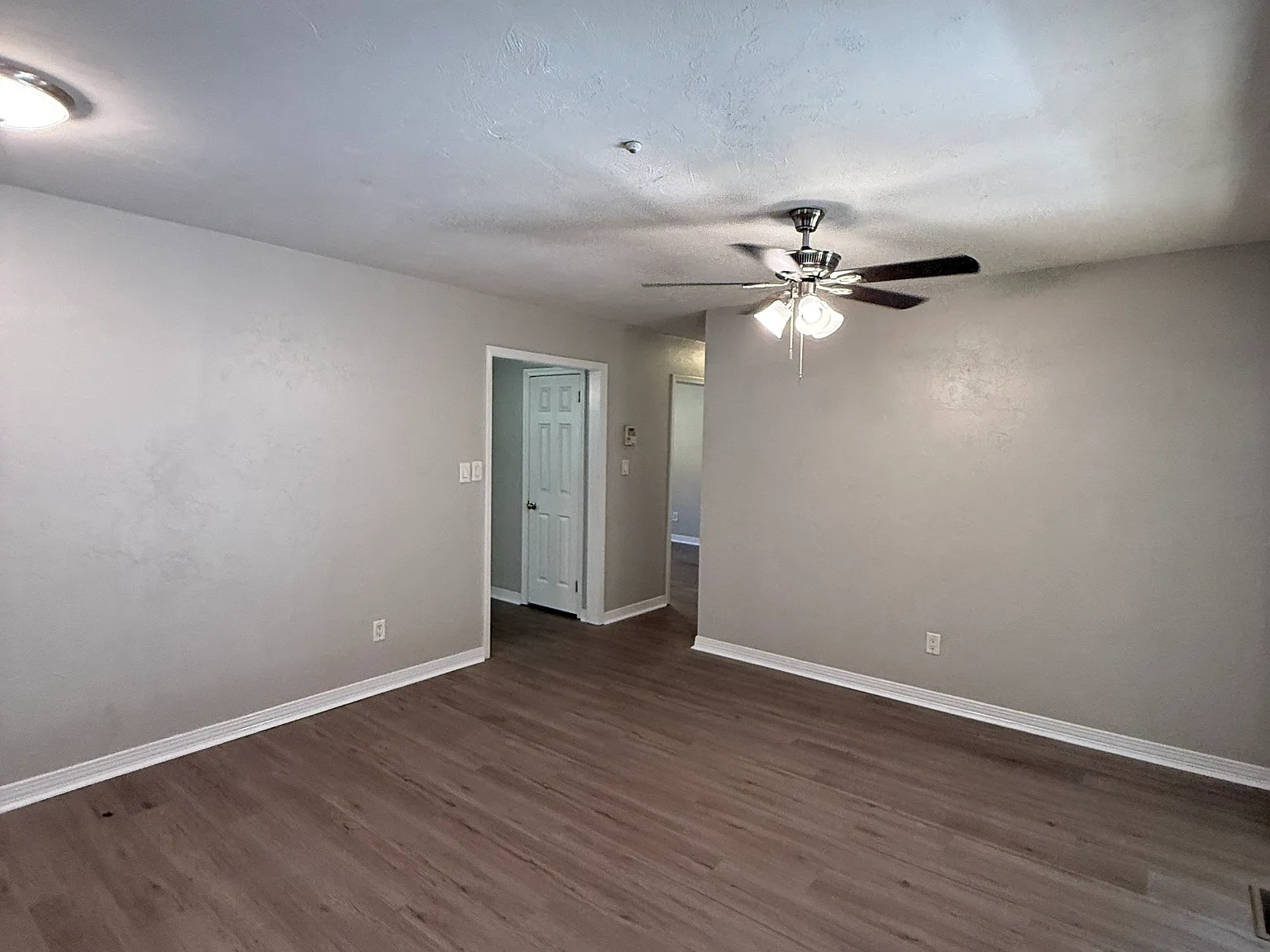 3 bed, 1.5 bath, 1150 sqft, $1,795 — Photo 3