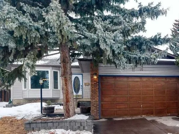 15 SE Edgeland Mews NW, Calgary, AB T3A 4C9