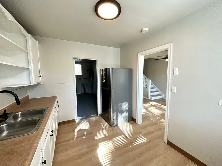 37 Farragut Rd — Photo 4