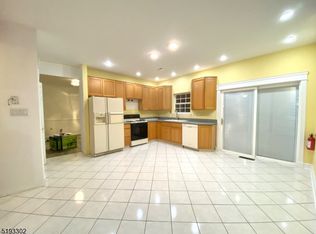 373 Stonehenge Dr, Phillipsburg, NJ 08865