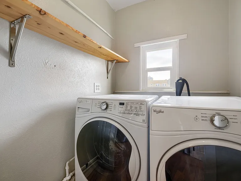 543 N Logan St — Photo 7