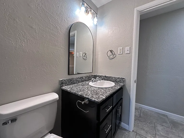 1530 Melrose Dr — Photo 16