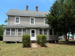 6121 James St, Cape Charles, VA 23310