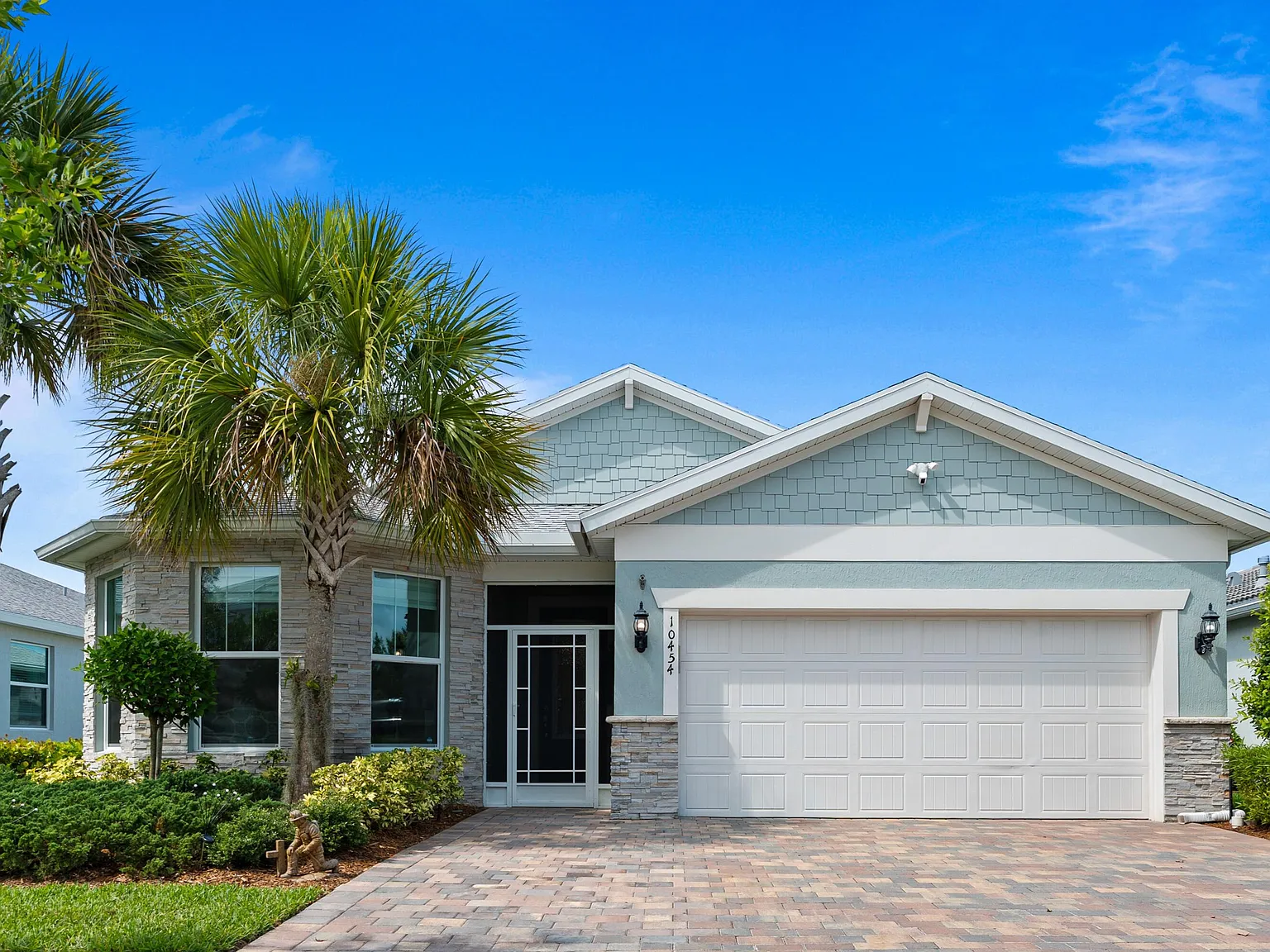 3 bed, 2.0 bath, 1687 sqft, $2,600 — Photo 1