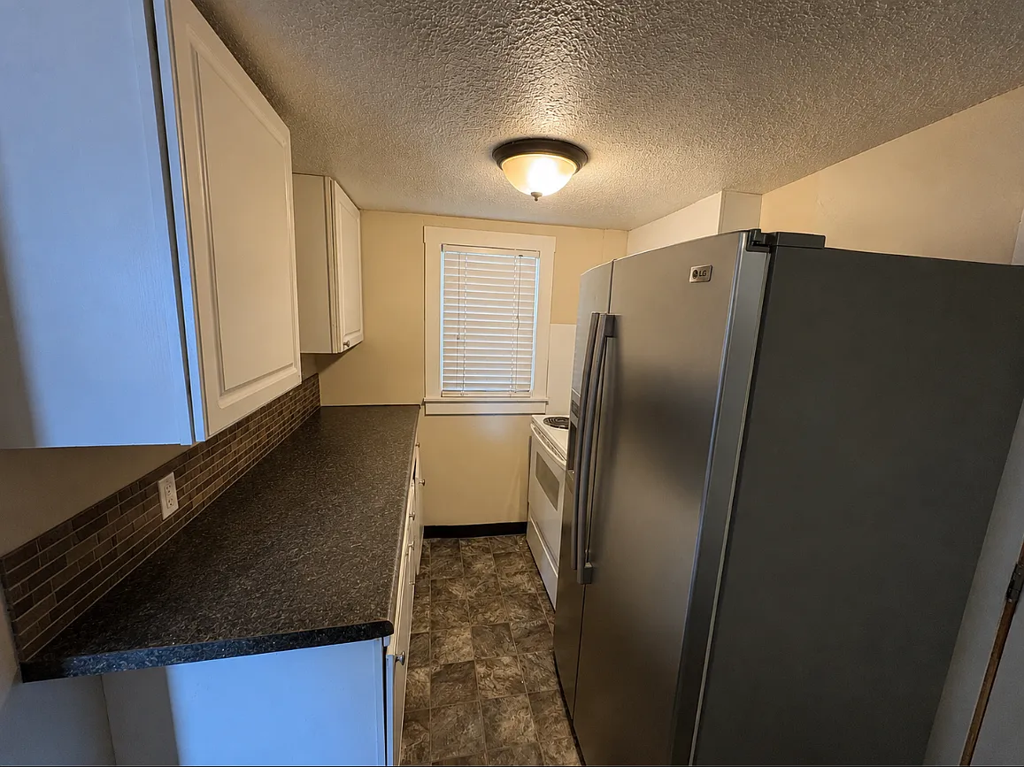 4 bed, 900 sqft, $1,250 — Photo 3