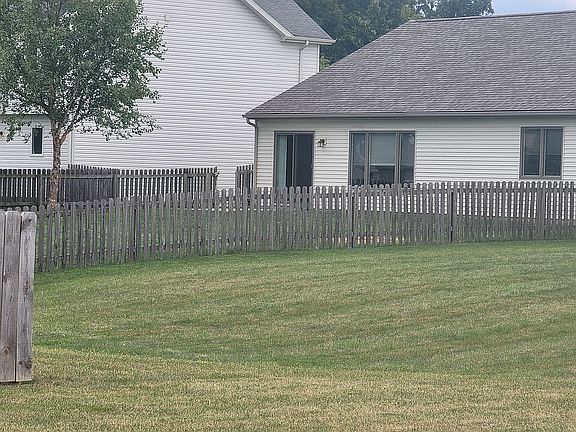 3rd image of 2728 Sapphire Ct