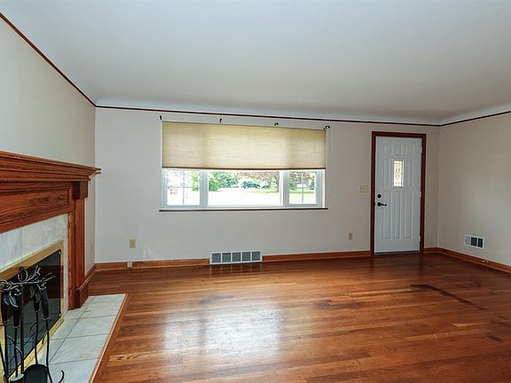 4th image of 5066 Twinbrook Ct