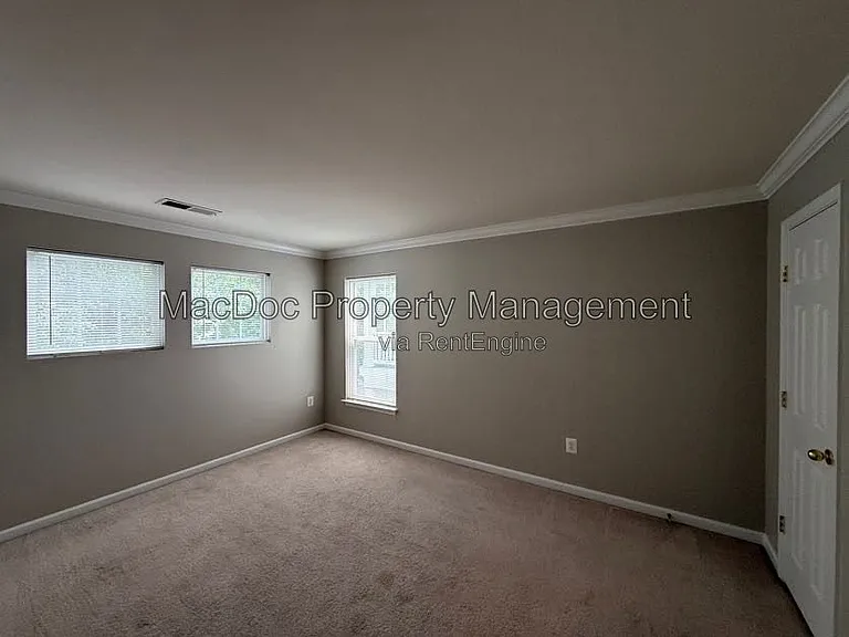 1404 Graham Dr — Photo 60
