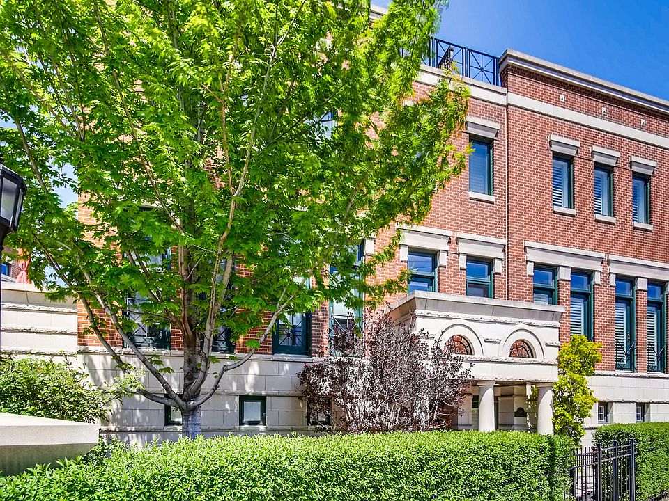 1st image of 420 W Armitage Ave #101