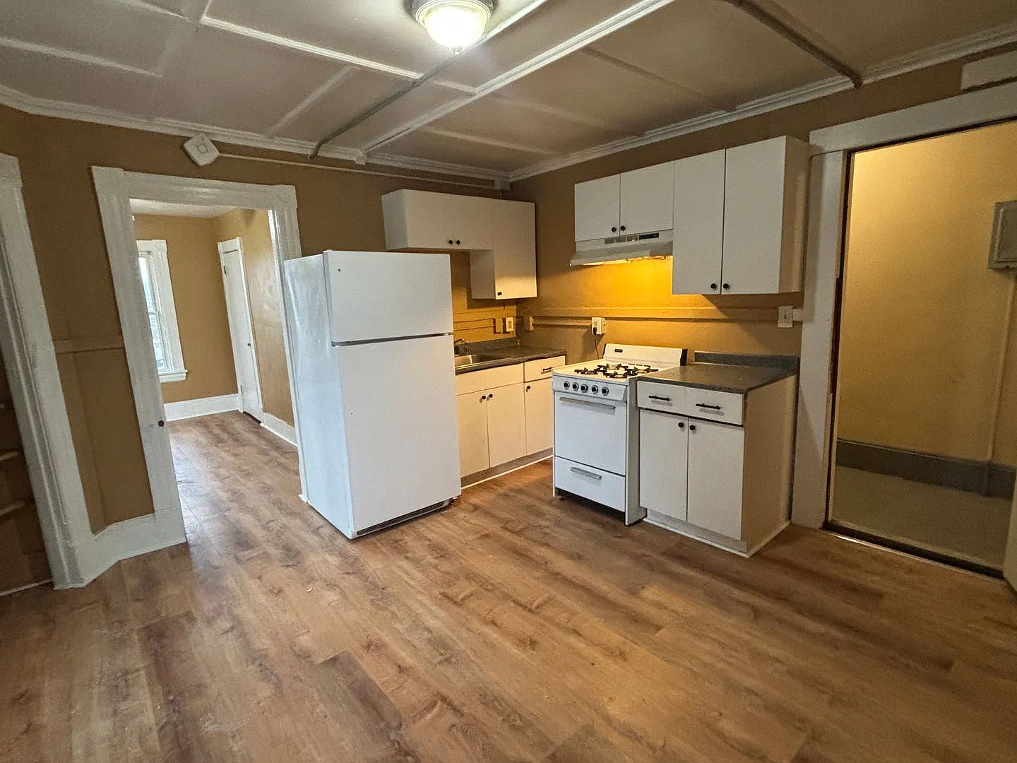 All Utilities Included! 1 bedroom efficiency in Pittsfield, MA — Photo 1