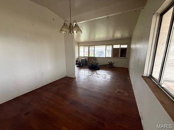 2nd image of 10027 Grosvenor Dr